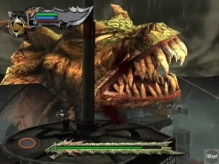 une hydre geante qui va se faire transpercer par kratos